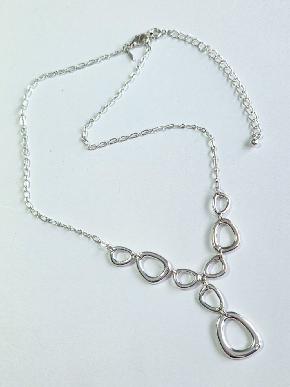 Vintage Avon SAQ Silver Tone Freeform Circle Y Necklace